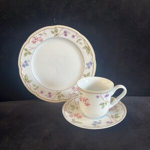NEVADA VEŘSO Breakfast Plate, Tea cup & Saucer Set of 3 white ceramic floral
